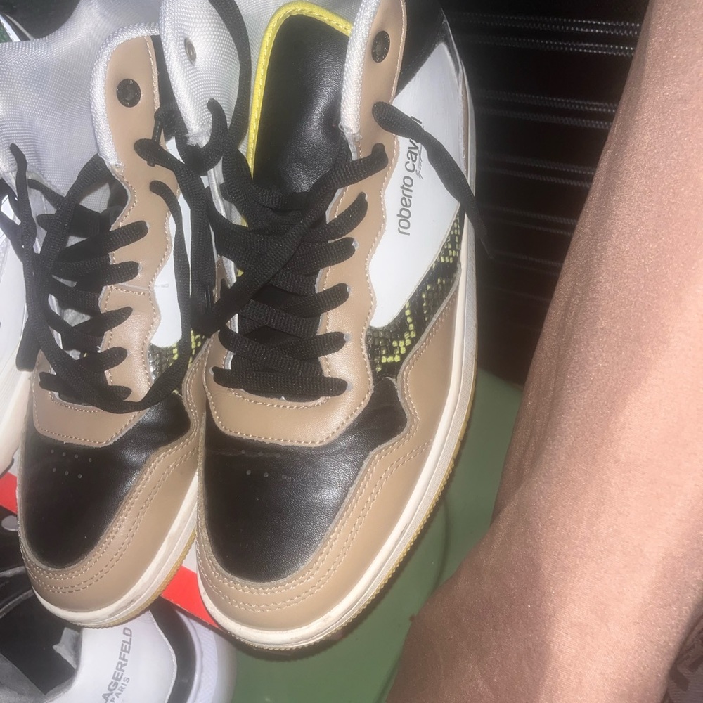 Men high fashion sneakers size 9 & 9 1/2